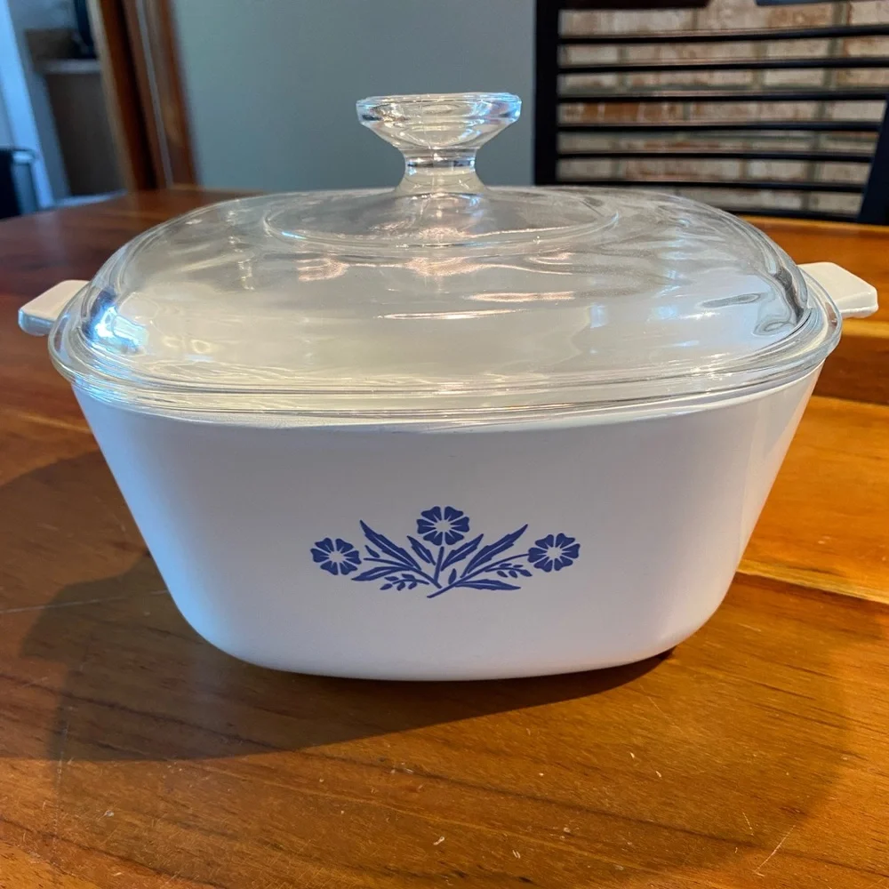 Vintage corning, ware,‎ blue corn, flour, 2 1/2 quart casserole dish with lid